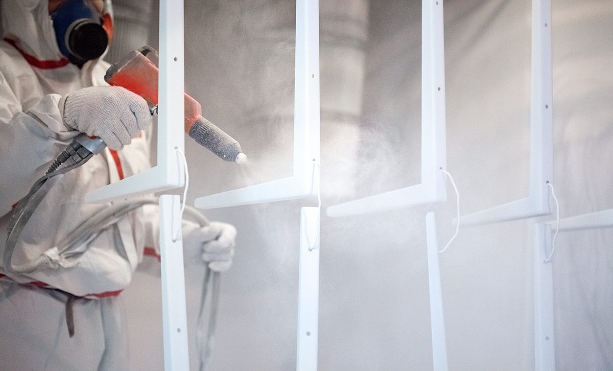 Powder coating on metal parts